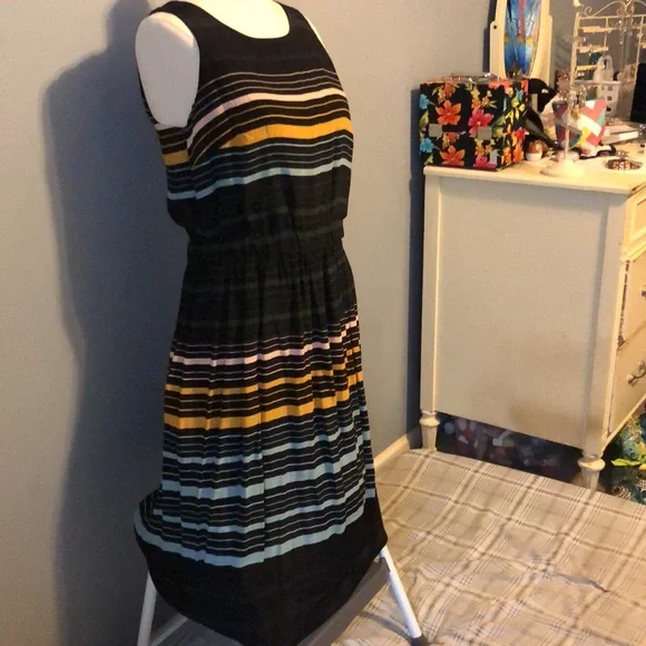LOFT Dress - Picture 2 of 6